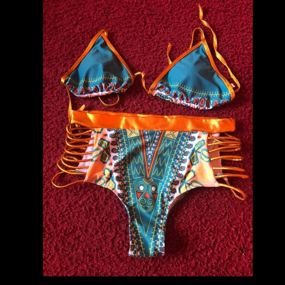 Bikini - Picture 3 of 3